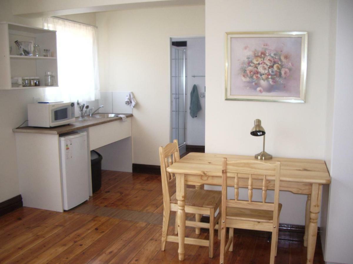 Dee'S Bnb Pretoria-Noord エクステリア 写真